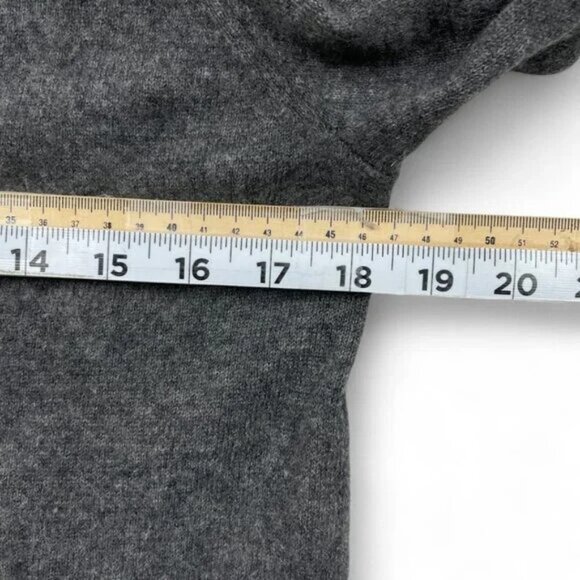 Vince Gray Cashmere Long Sleeve Crew Neck Sweater Women's Small - Picture 4 of 8